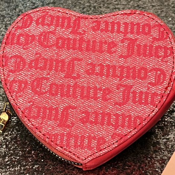 ❌SOLD❌JUICY COUTURE WRISTLET HEART ZIP AROUND Authentic NEW WITH TAGS - Picture 4 of 5
